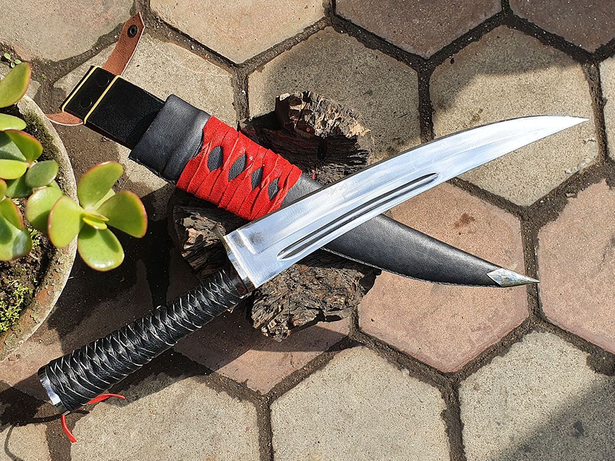 the jd tanto, long sword-knife made by Khukuri House