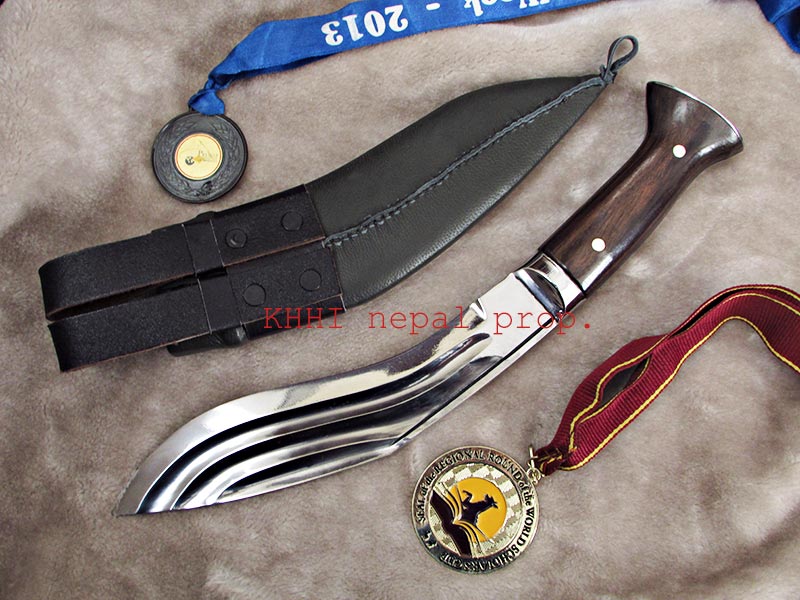 kukri with multiple Chirra blade