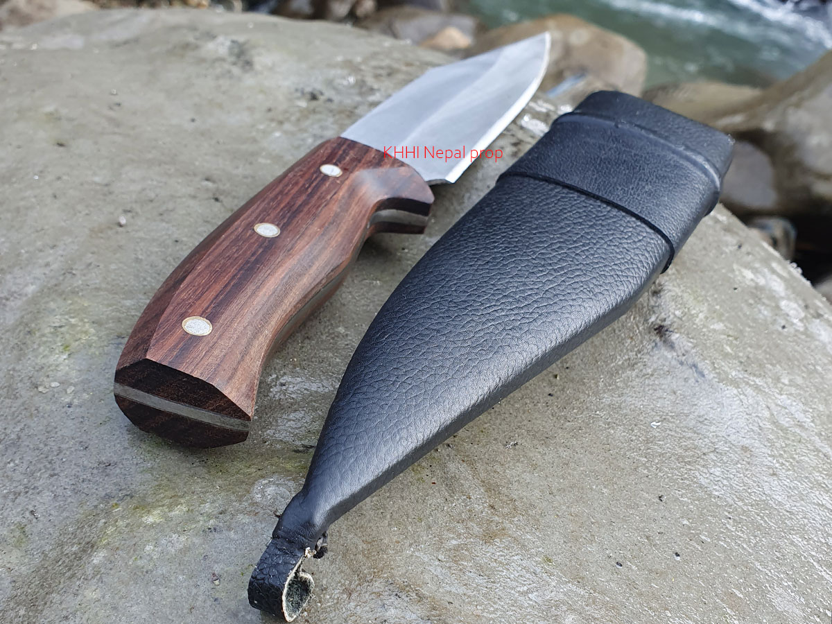 uniquely cut handle shape of wildcat knife
