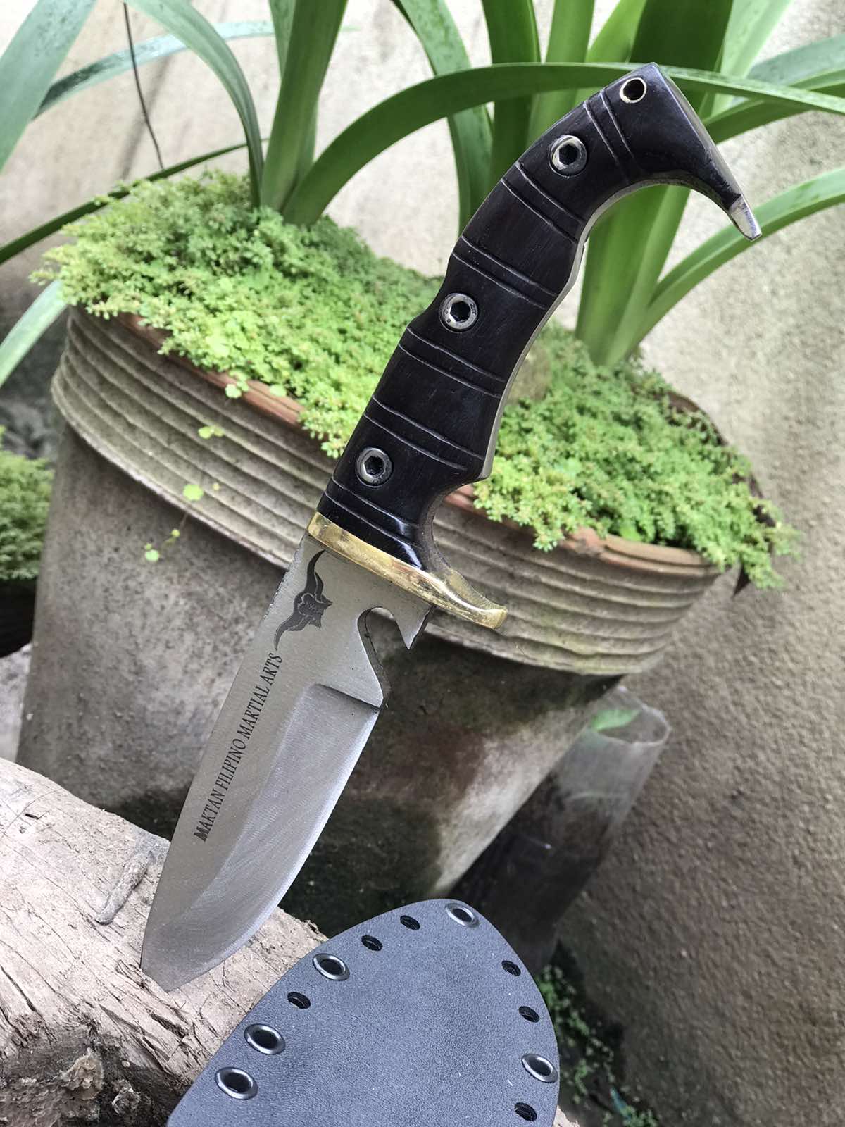 custom knife based on MUK