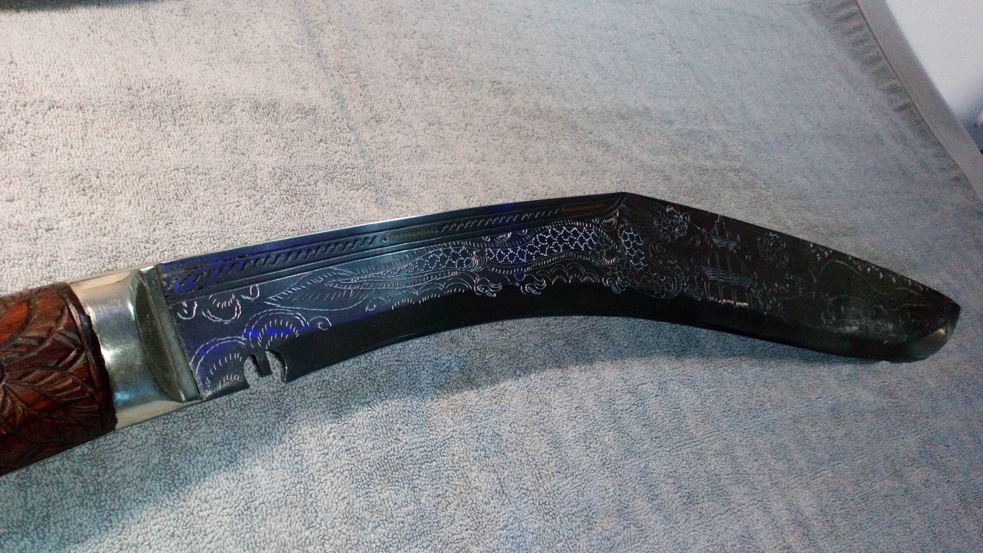 kukri knife carved with dragon